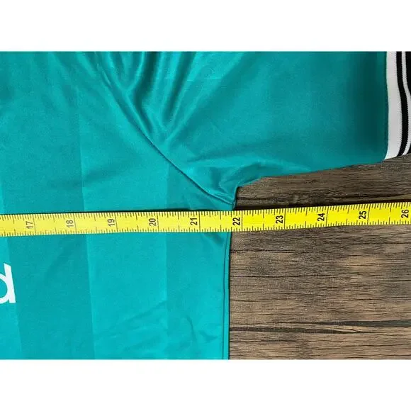 Liverpool | Men’s Large Away “Green” Jersey - Picture 4 of 7